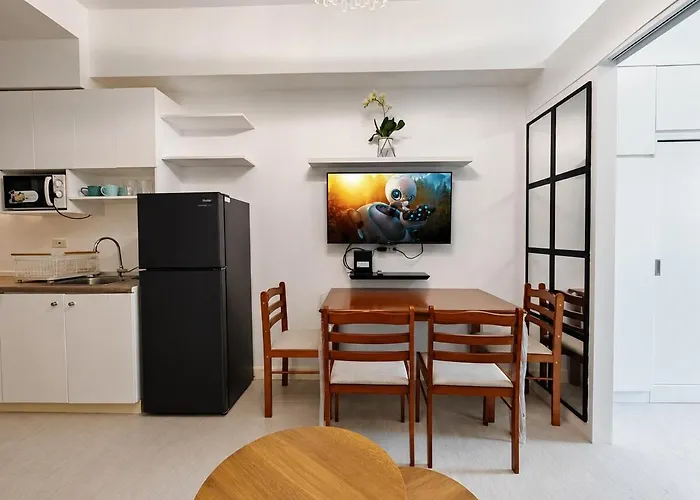 Wifi, Mini Karaoke, Pool, Near Bgc & Naia *