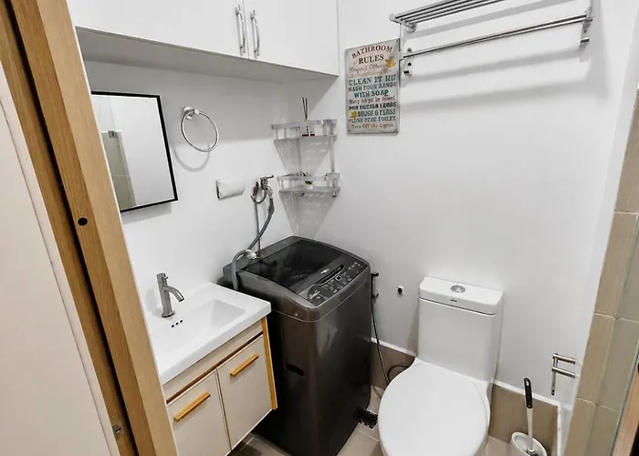 Wifi, Mini Karaoke, Pool, Near Bgc & Naia Apartment *